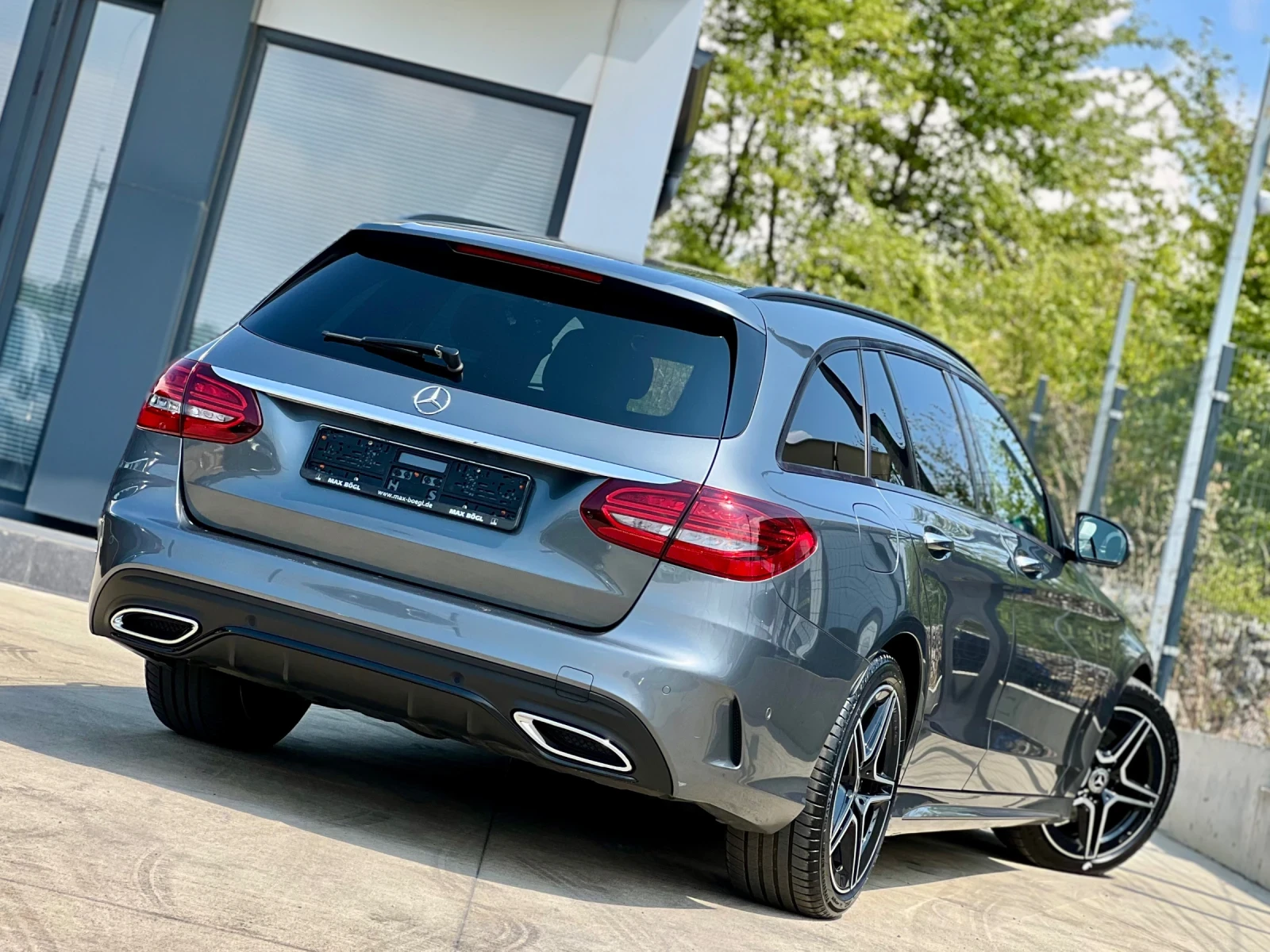 Mercedes-Benz C 220 AMG LINE / BURMESTER / DISTRONIC + / ПОДГРЕВ / 360 - изображение 6