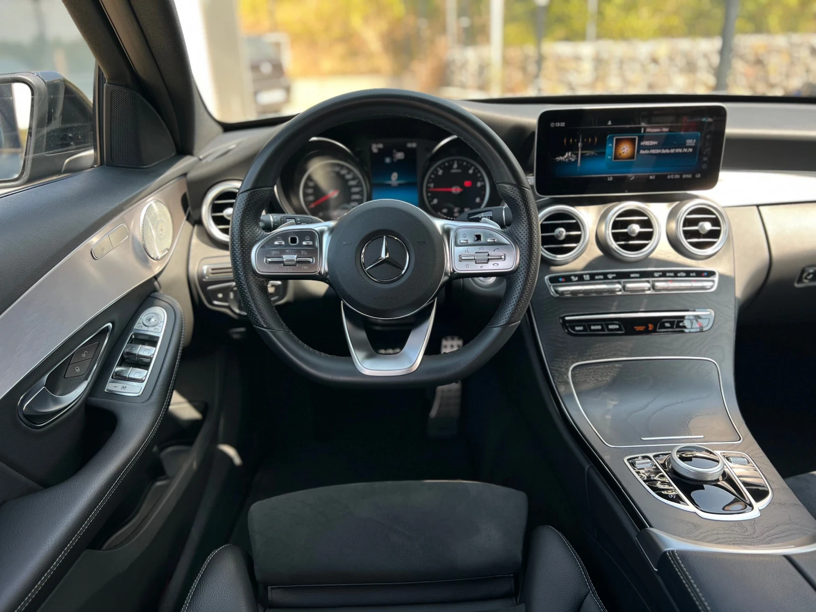 Mercedes-Benz C 220 AMG LINE / BURMESTER / DISTRONIC + / ПОДГРЕВ / 360 - изображение 9