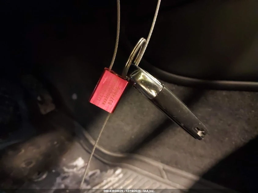 Audi A8 4.2L V-8 DI, DOHC, VVT, 372HP All Wheel Drive - изображение 3