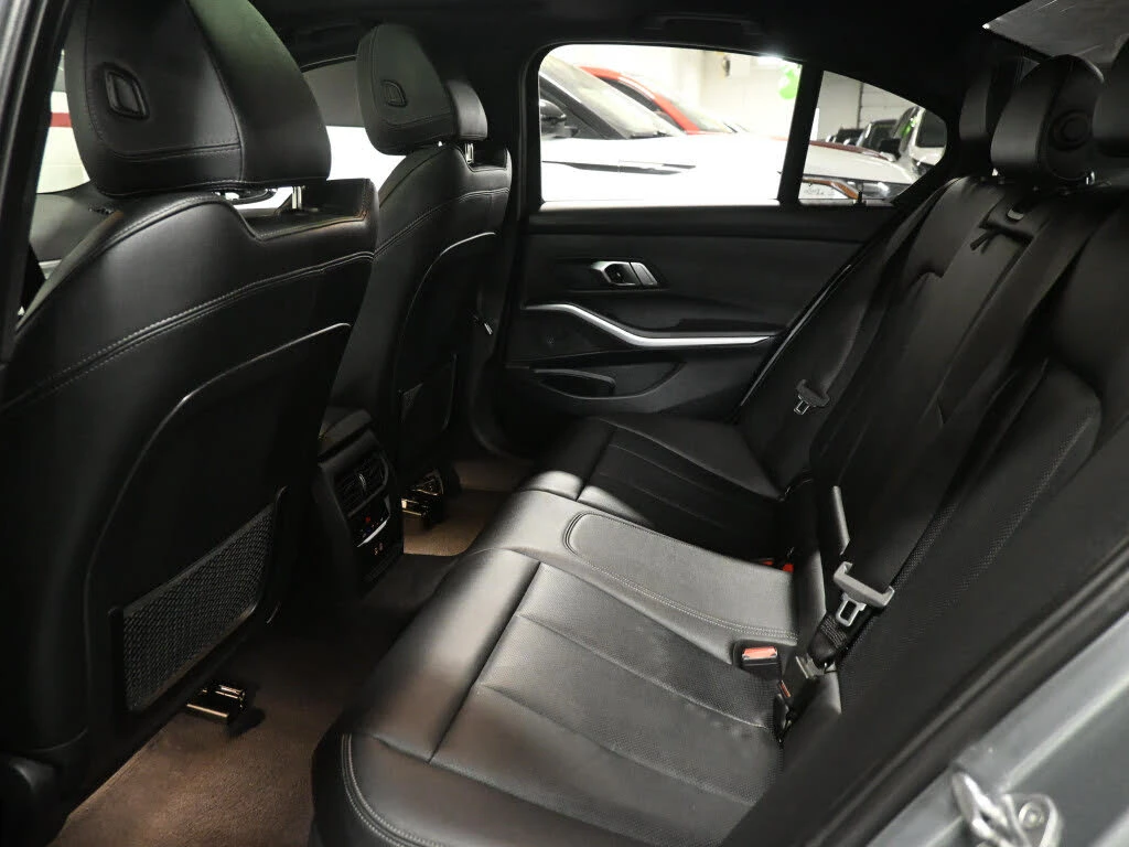 BMW 330 xDrive* АвтоКредит* (Цена до БГ) , снимка 14 - Автомобили и джипове - 53939051