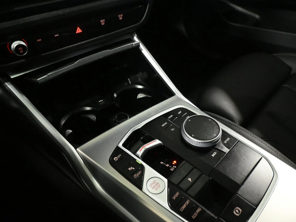 BMW 330 xDrive* АвтоКредит* (Цена до БГ) , снимка 15 - Автомобили и джипове - 53939051