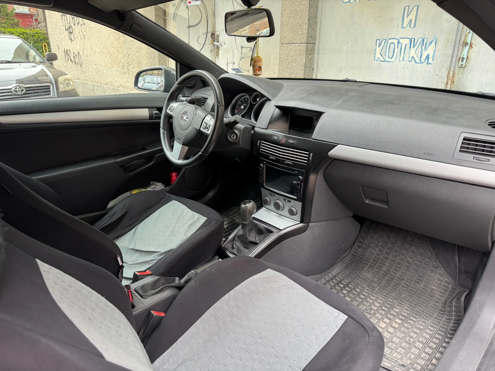 Opel Astra H GTC, снимка 8 - Автомобили и джипове - 54165779