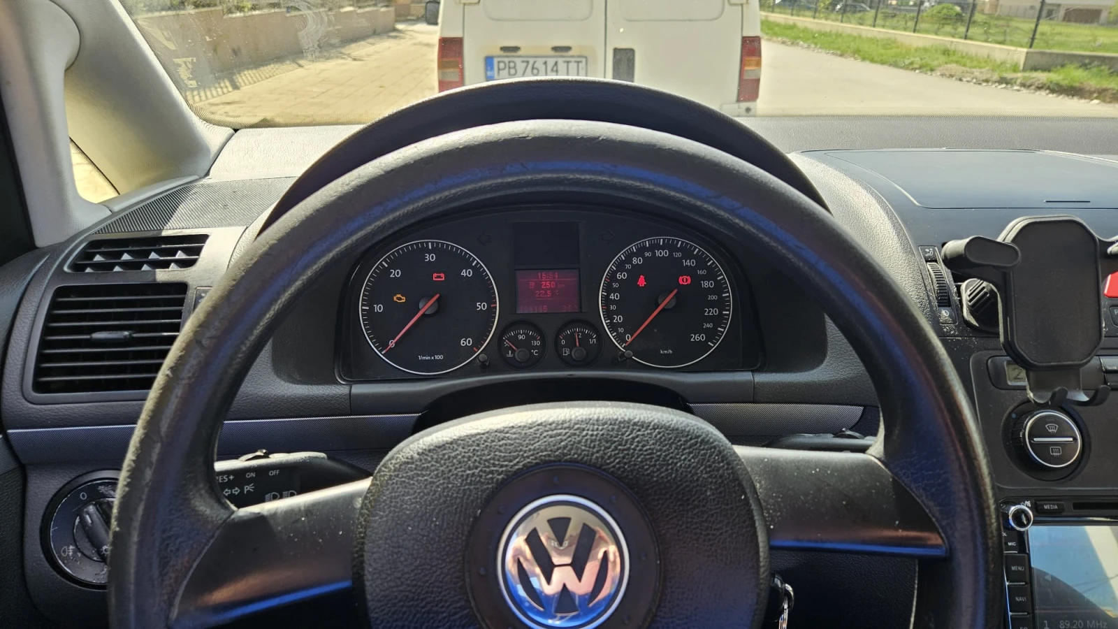 VW Touran, снимка 7 - Автомобили и джипове - 54230369