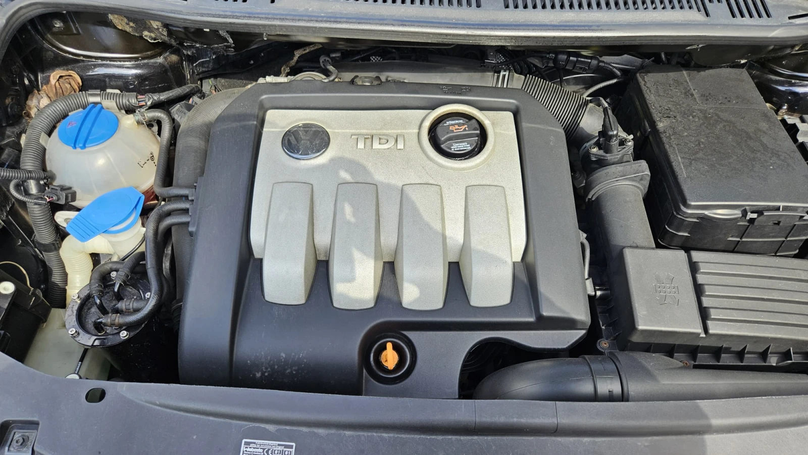 VW Touran, снимка 11 - Автомобили и джипове - 54230369