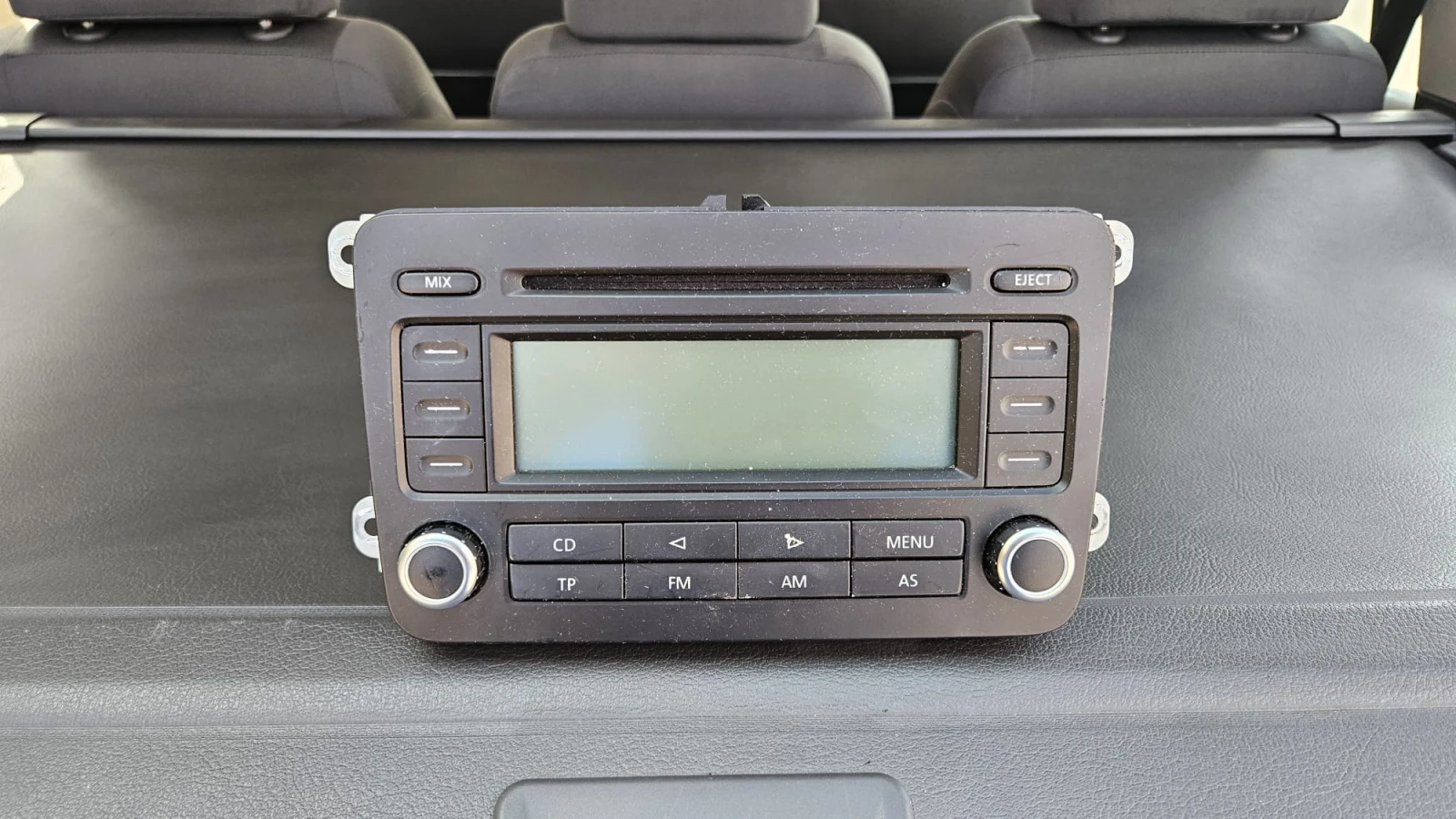 VW Touran, снимка 12 - Автомобили и джипове - 54230369