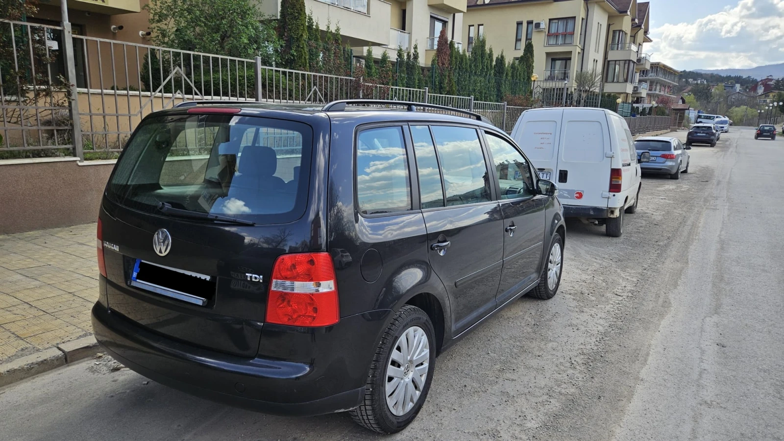 VW Touran, снимка 2 - Автомобили и джипове - 54230369