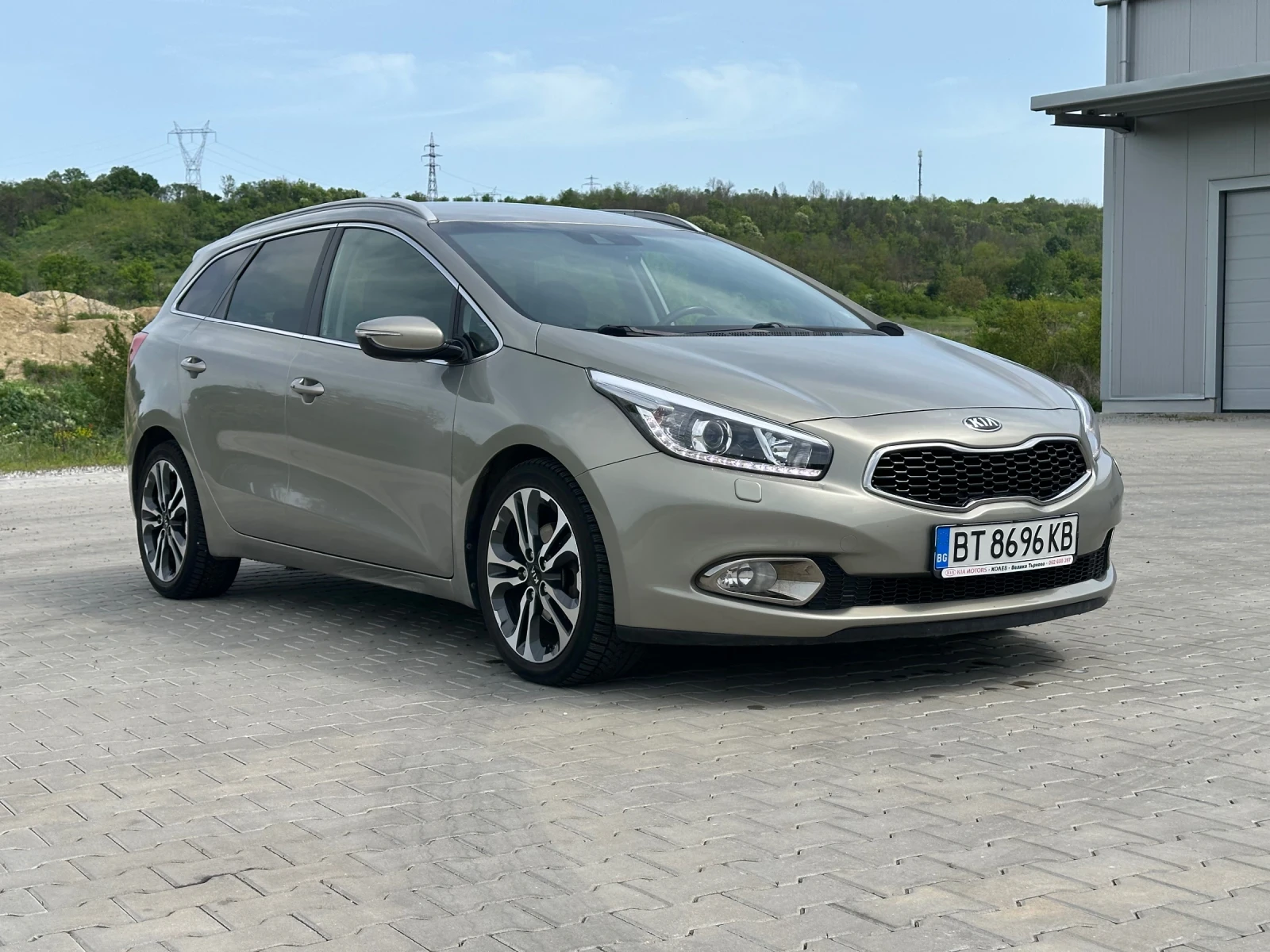 Kia Ceed 1.6 CRDI/AUTO/, снимка 3 - Автомобили и джипове - 54466413