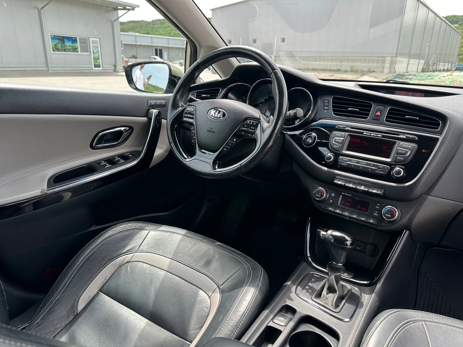 Kia Ceed 1.6 CRDI/AUTO/, снимка 11 - Автомобили и джипове - 54466413