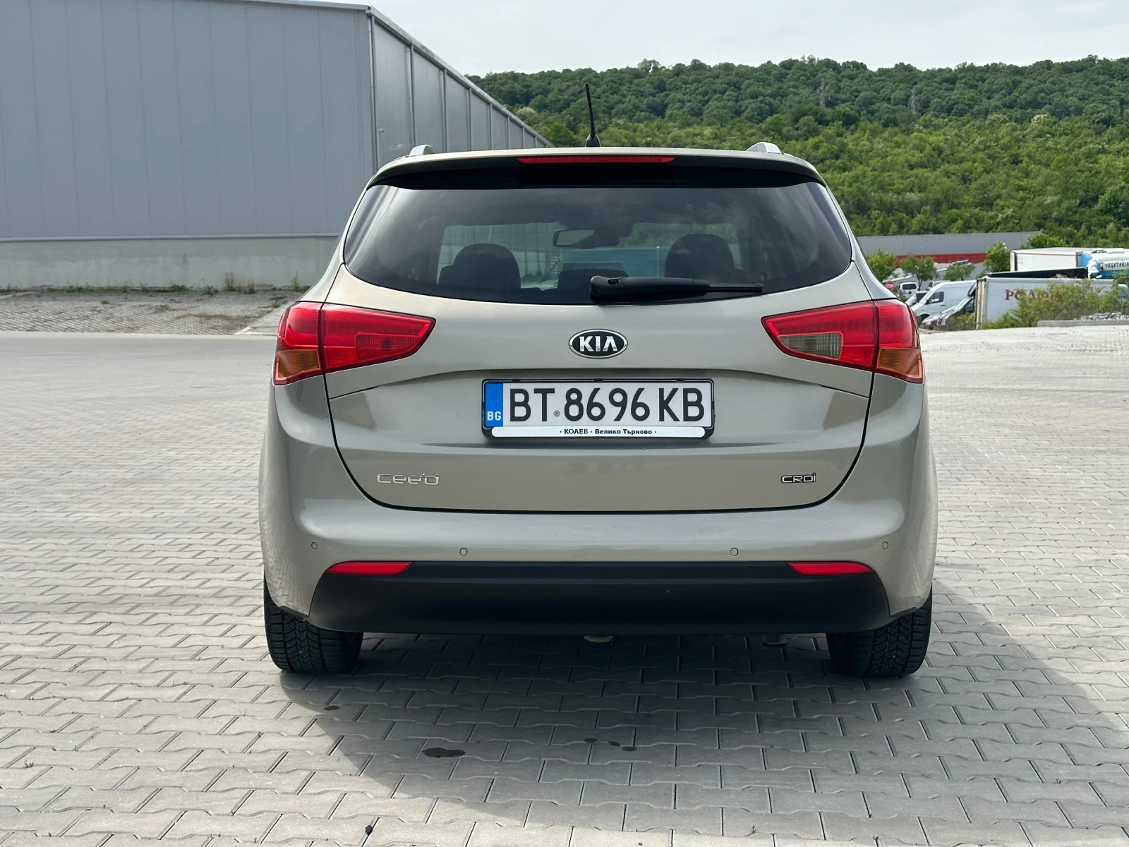 Kia Ceed 1.6 CRDI/AUTO/, снимка 6 - Автомобили и джипове - 54466413