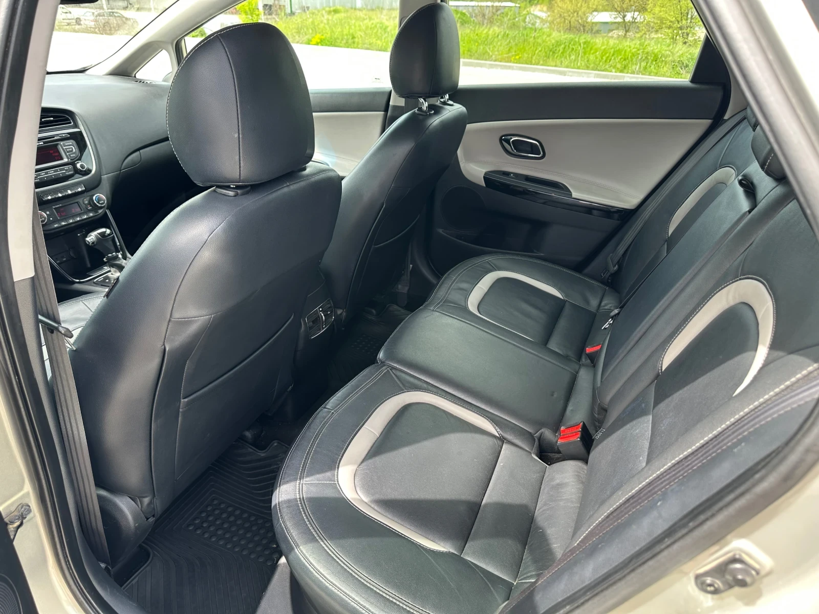 Kia Ceed 1.6 CRDI/AUTO/, снимка 13 - Автомобили и джипове - 54466413