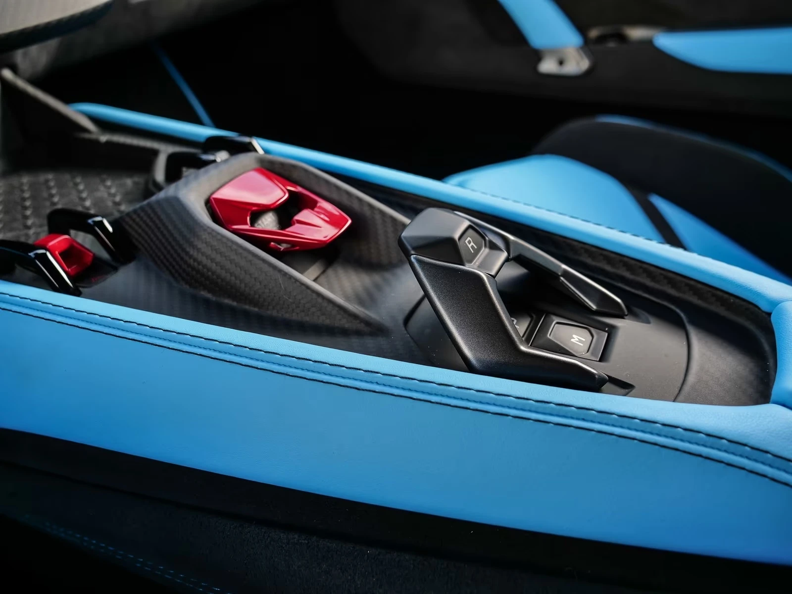 Lamborghini Revuelto 6.5 V12 HPEV / CARBON / SPORTIVA / BLU CEPHEUS / , снимка 13 - Автомобили и джипове - 54740020