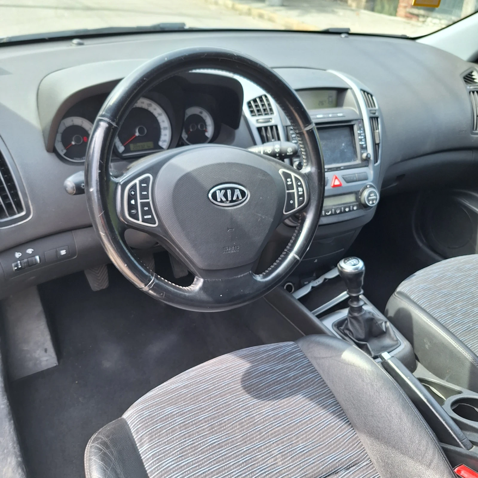 Kia Ceed 2.0  143 кс. Ръчни скорости, снимка 8 - Автомобили и джипове - 54879690
