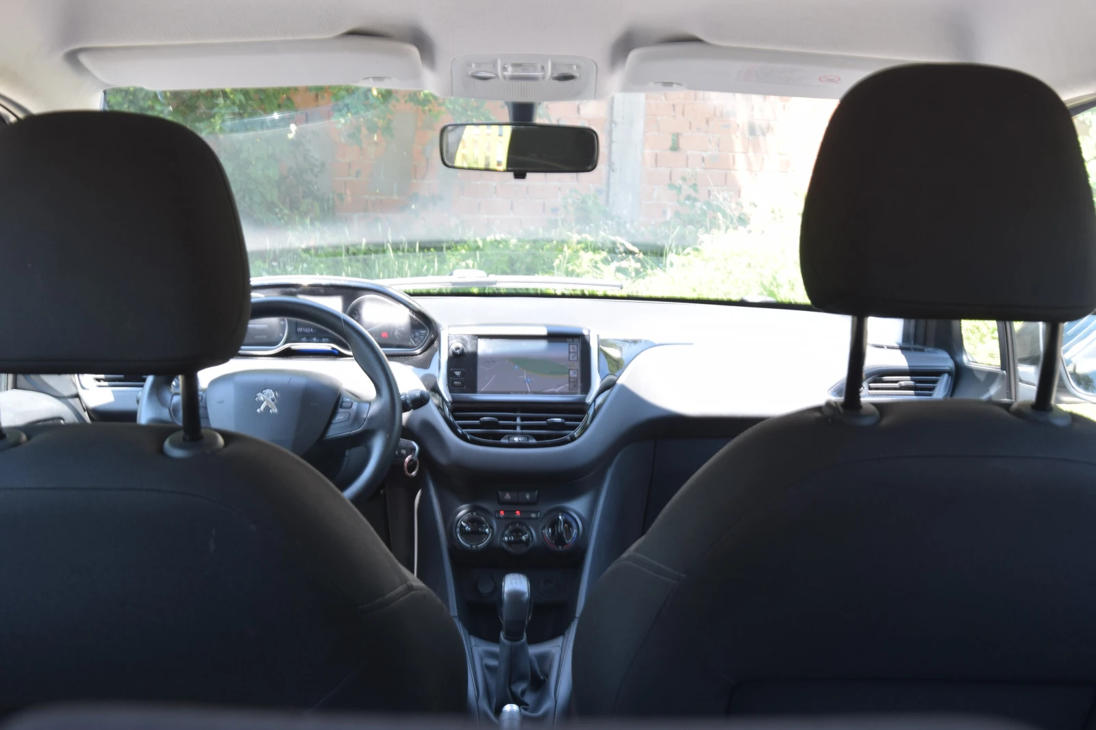 Peugeot 208 бензин, 1.6, 06/2012, снимка 5 - Автомобили и джипове - 54990004