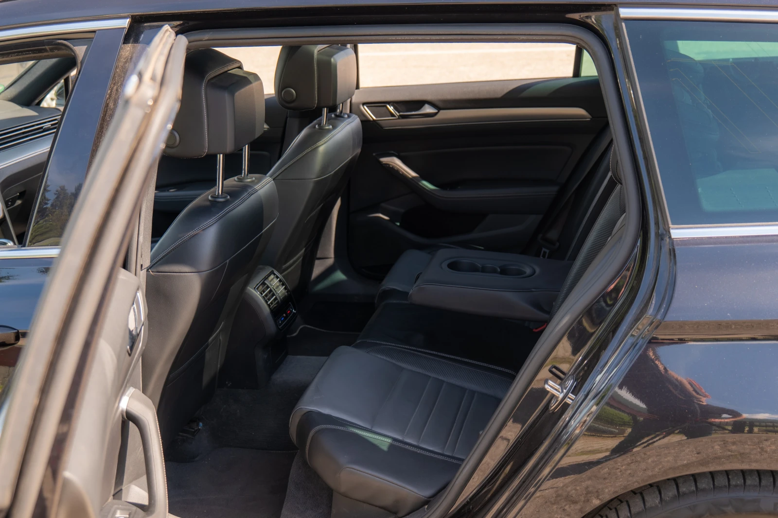 VW Passat R-line, Digital, Panorama, снимка 13 - Автомобили и джипове - 55061601