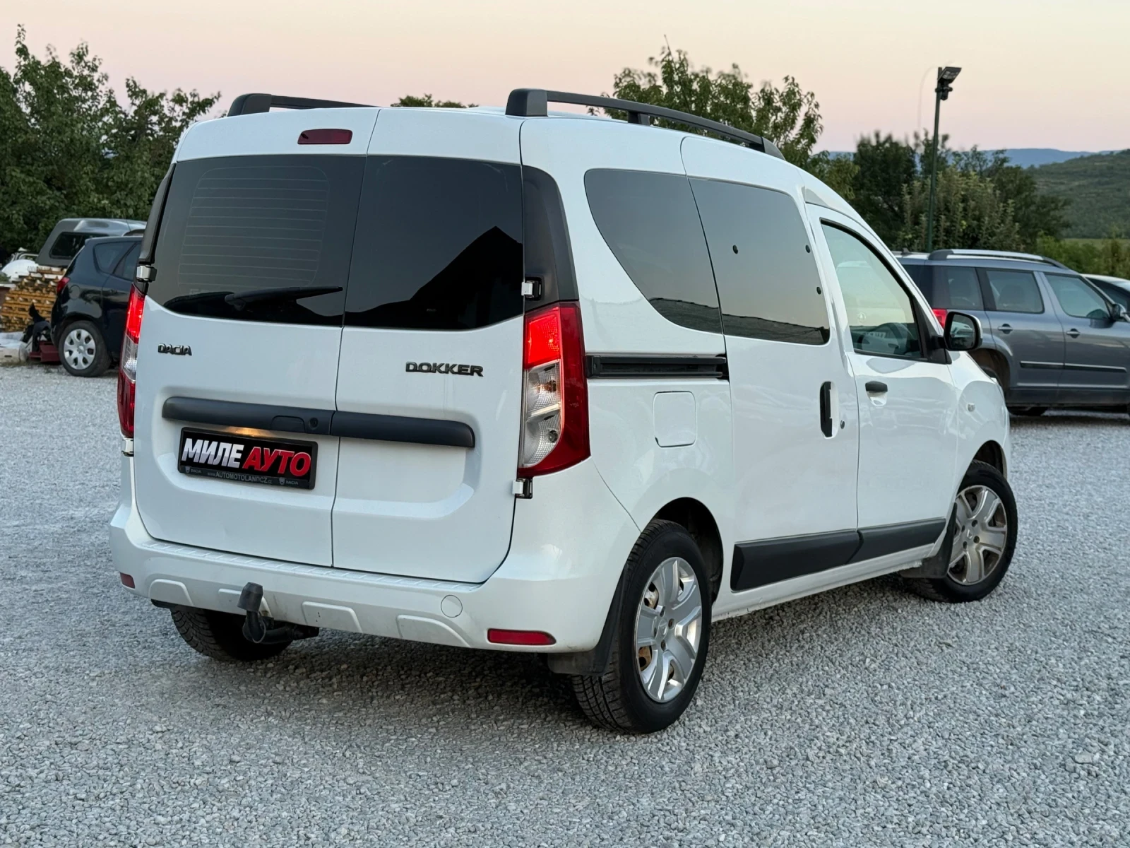 Dacia Dokker 1.6i 102k.c., снимка 4 - Автомобили и джипове - 55586183