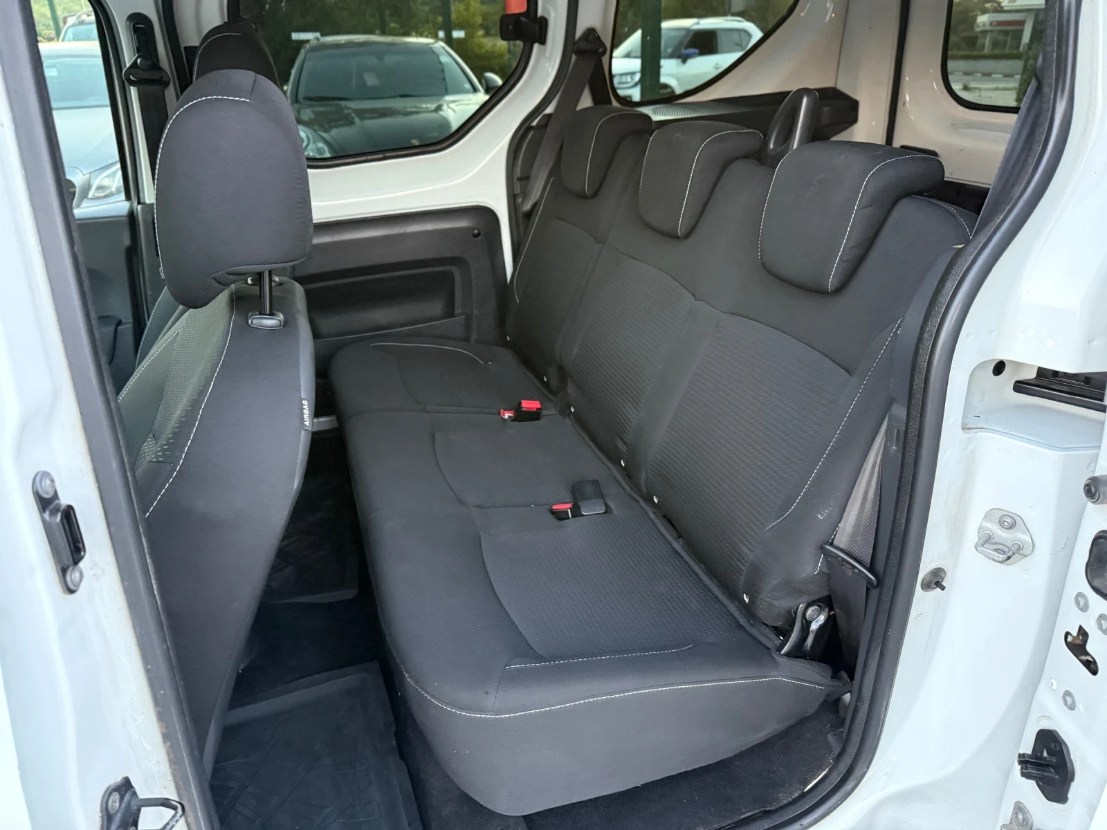Dacia Dokker 1.6i 102k.c., снимка 13 - Автомобили и джипове - 55586183