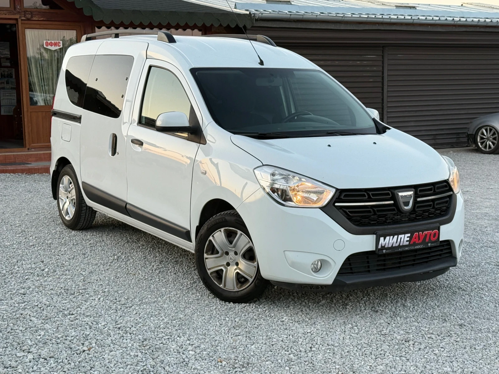 Dacia Dokker 1.6i 102k.c., снимка 2 - Автомобили и джипове - 55586183