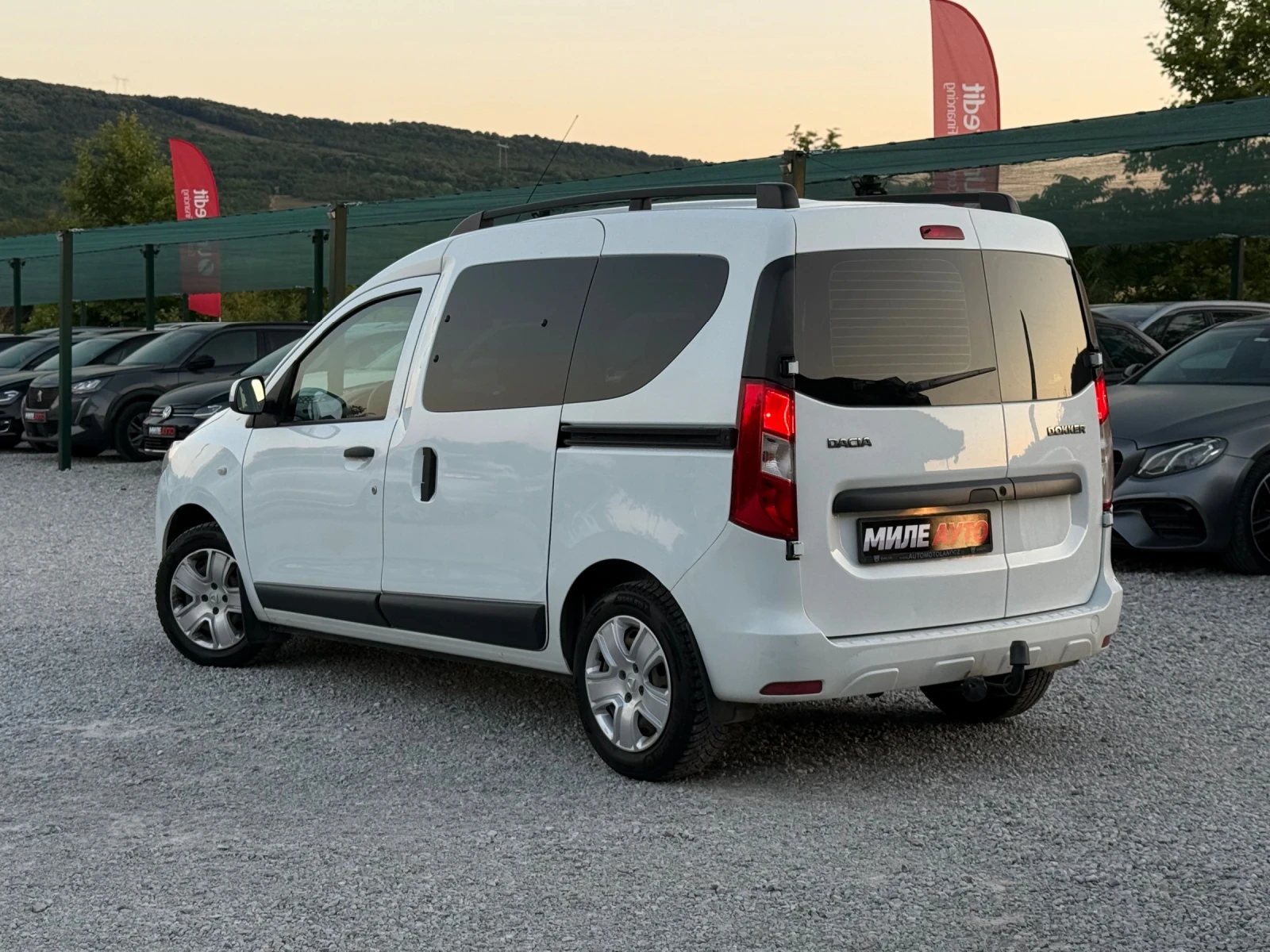 Dacia Dokker 1.6i 102k.c., снимка 3 - Автомобили и джипове - 55586183