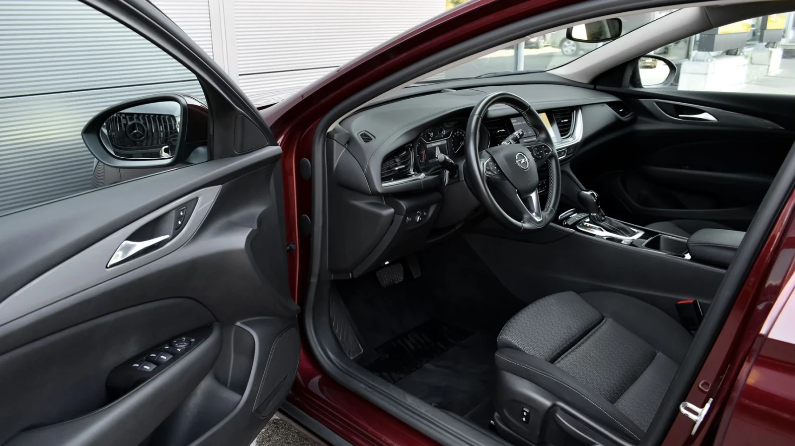 Opel Insignia, снимка 10 - Автомобили и джипове - 55794896