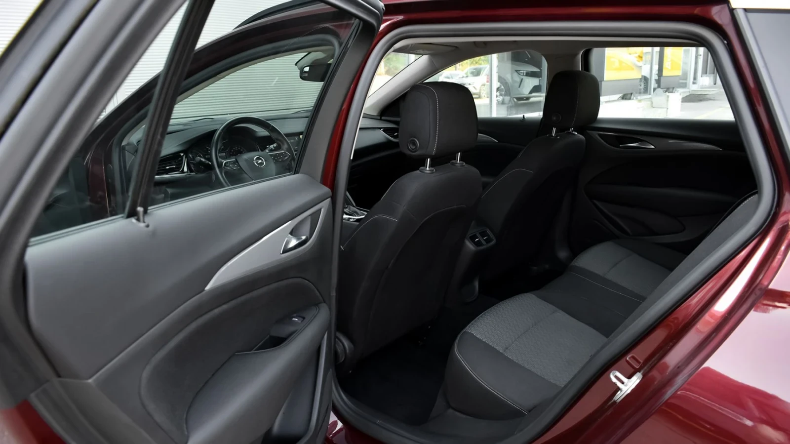 Opel Insignia, снимка 9 - Автомобили и джипове - 55794896