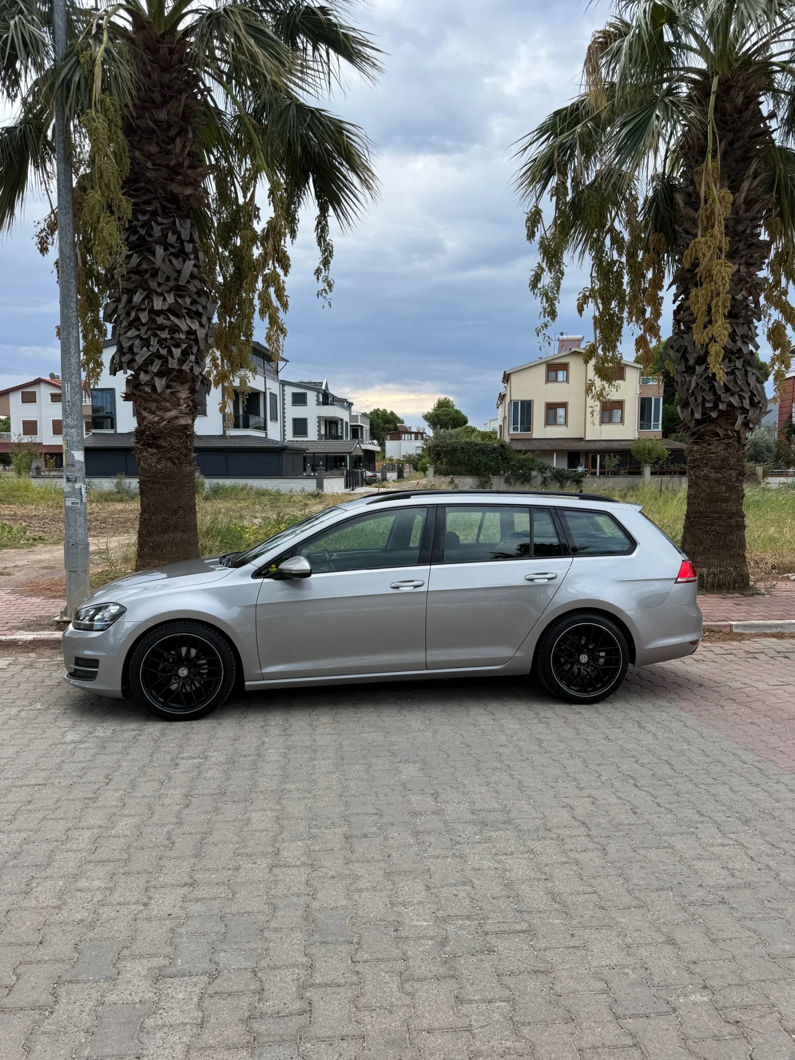 VW Golf Variant 1.6 TDI, 110 к.с., снимка 2 - Автомобили и джипове - 56604347