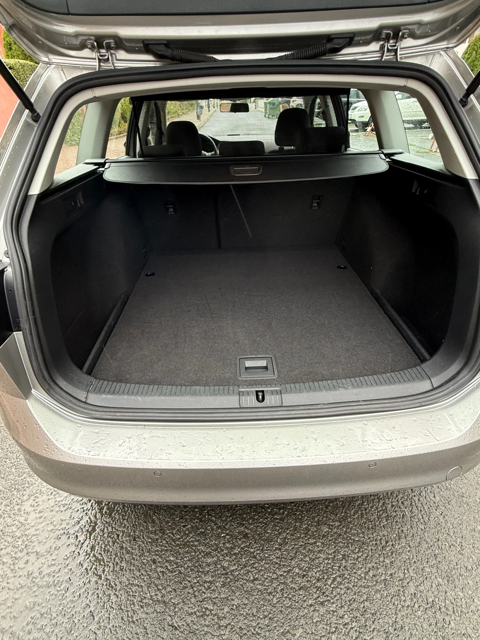 VW Golf Variant 1.6 TDI, 110 к.с., снимка 7 - Автомобили и джипове - 56604347