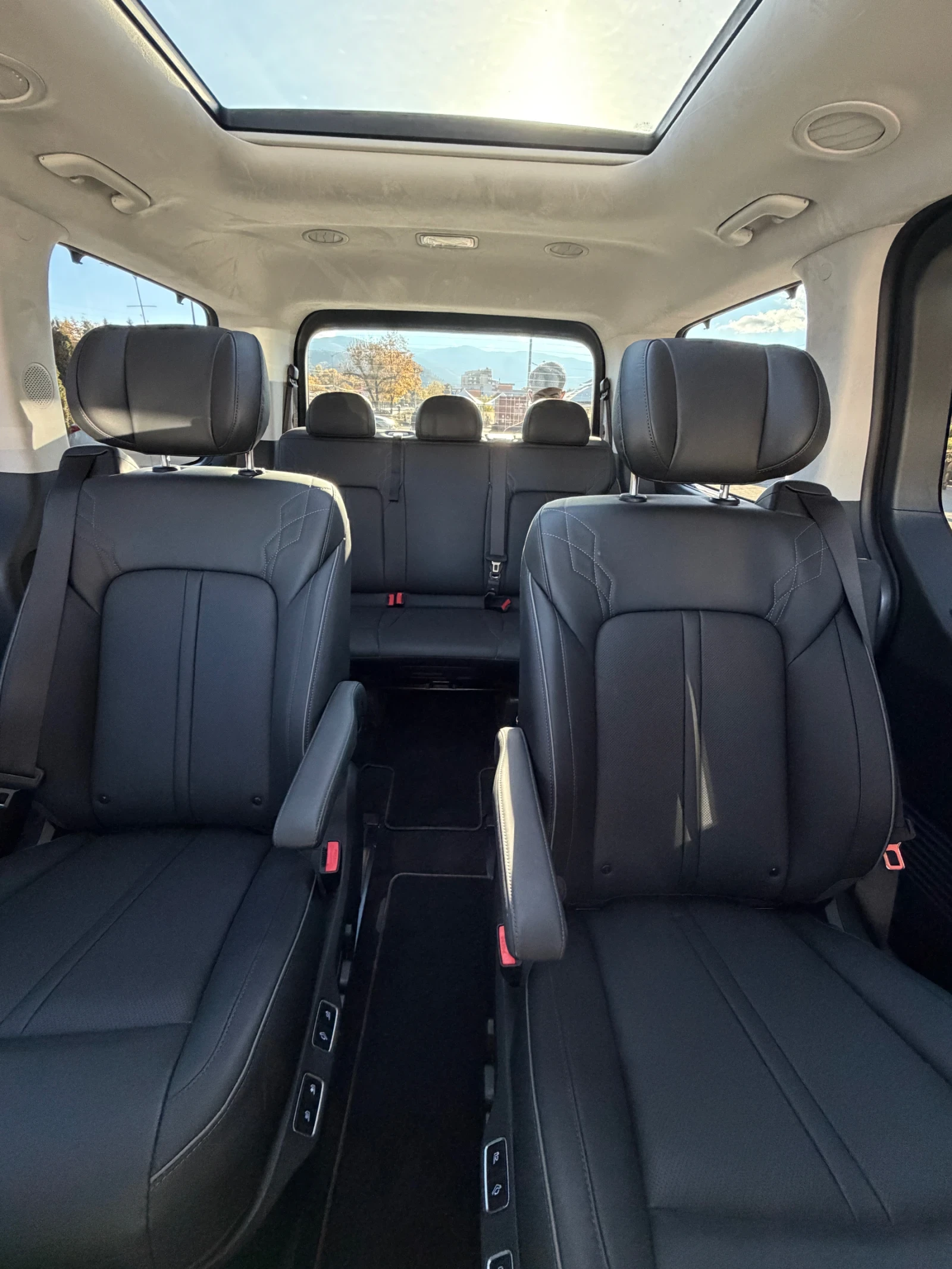 Hyundai Staria Premium, снимка 14 - Автомобили и джипове - 56666009