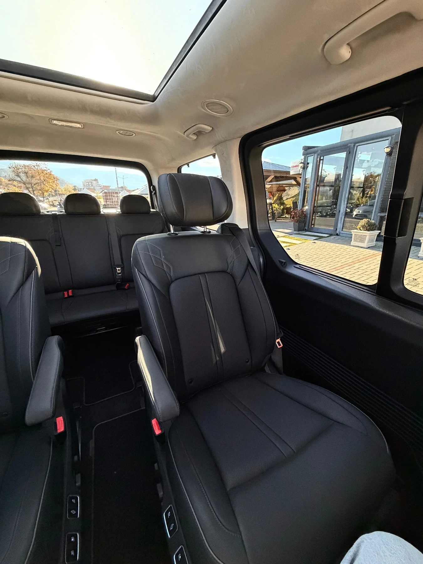 Hyundai Staria Premium, снимка 17 - Автомобили и джипове - 56666009
