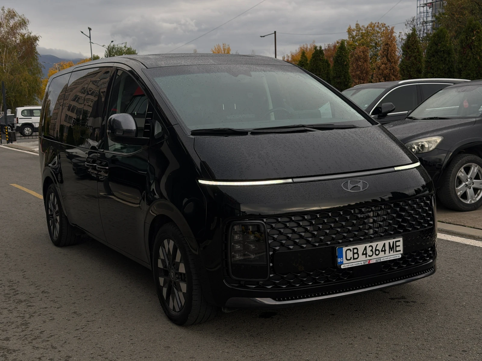 Hyundai Staria Premium, снимка 4 - Автомобили и джипове - 56666009