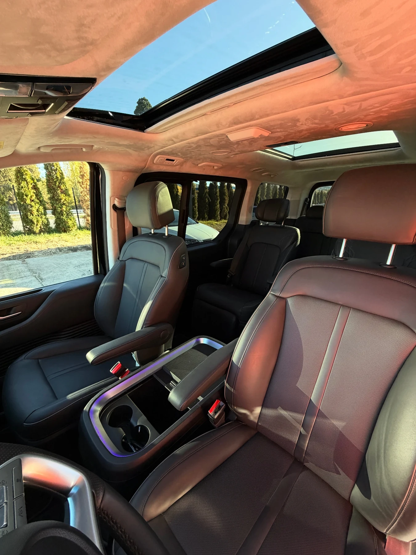 Hyundai Staria Premium, снимка 12 - Автомобили и джипове - 56666009