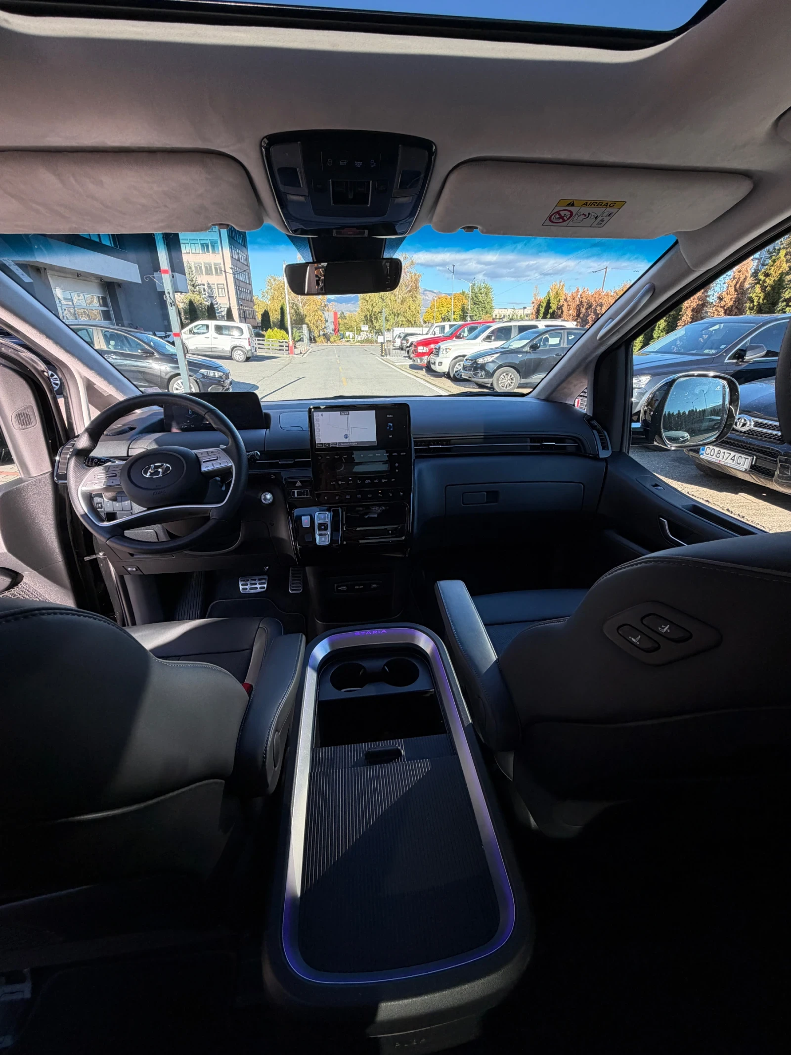 Hyundai Staria Premium, снимка 10 - Автомобили и джипове - 56666009
