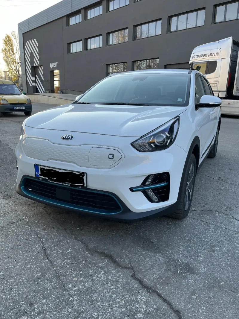 Kia Niro, снимка 1 - Автомобили и джипове - 47900945