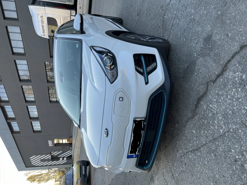 Kia Niro, снимка 1 - Автомобили и джипове - 47900945