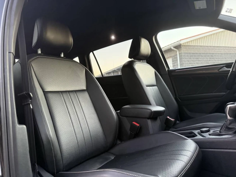 VW Tiguan R-line* Distronic* Пано* Подгреви, снимка 11 - Автомобили и джипове - 52318022