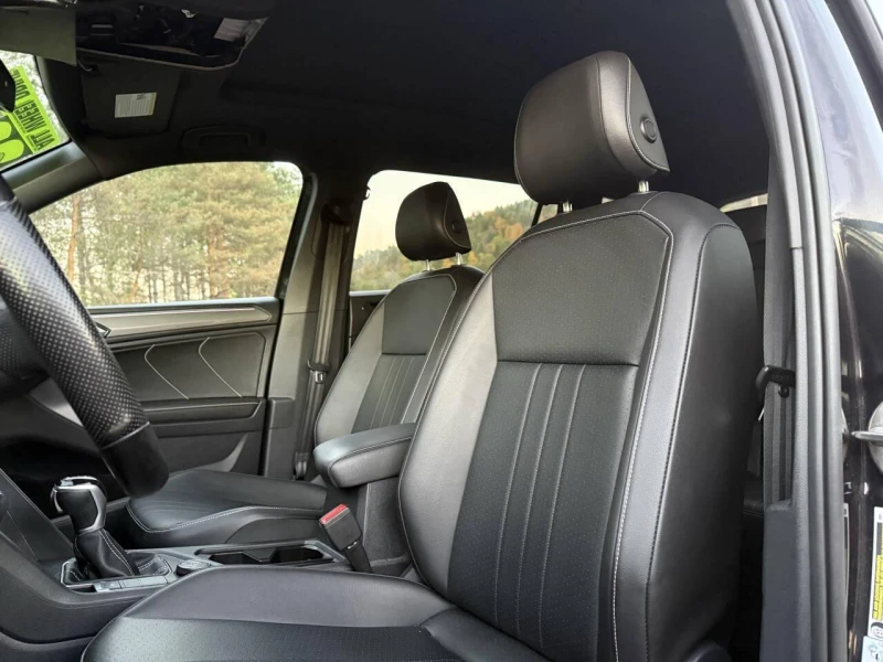 VW Tiguan R-line* Distronic* Пано* Подгреви, снимка 10 - Автомобили и джипове - 52318022