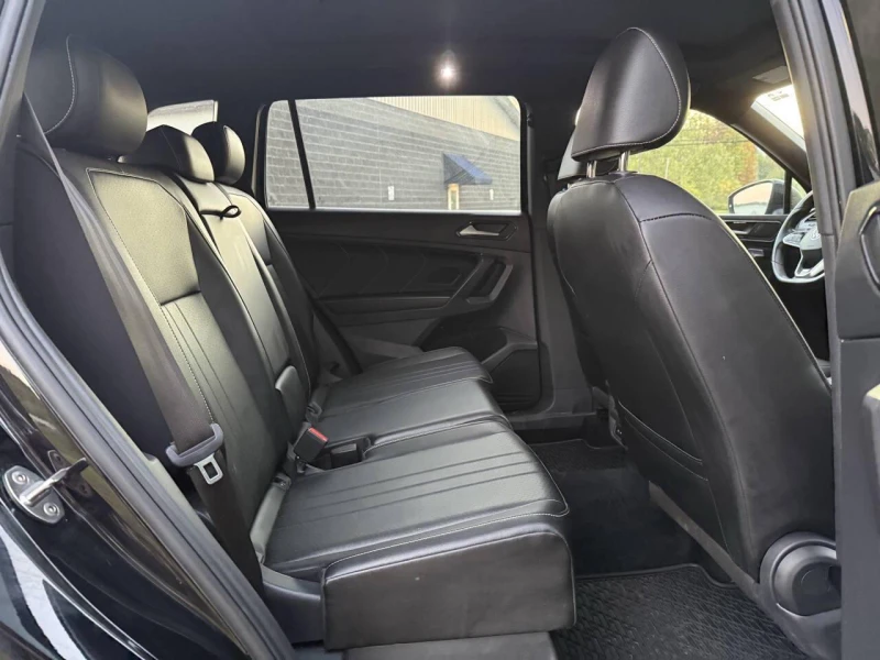 VW Tiguan R-line* Distronic* Пано* Подгреви, снимка 12 - Автомобили и джипове - 52318022