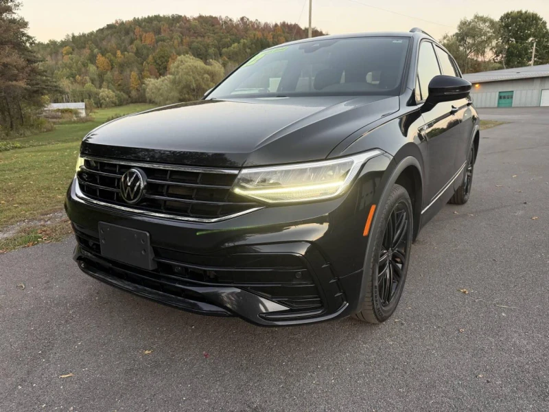 VW Tiguan R-line* Distronic* Пано* Подгреви, снимка 3 - Автомобили и джипове - 52318022