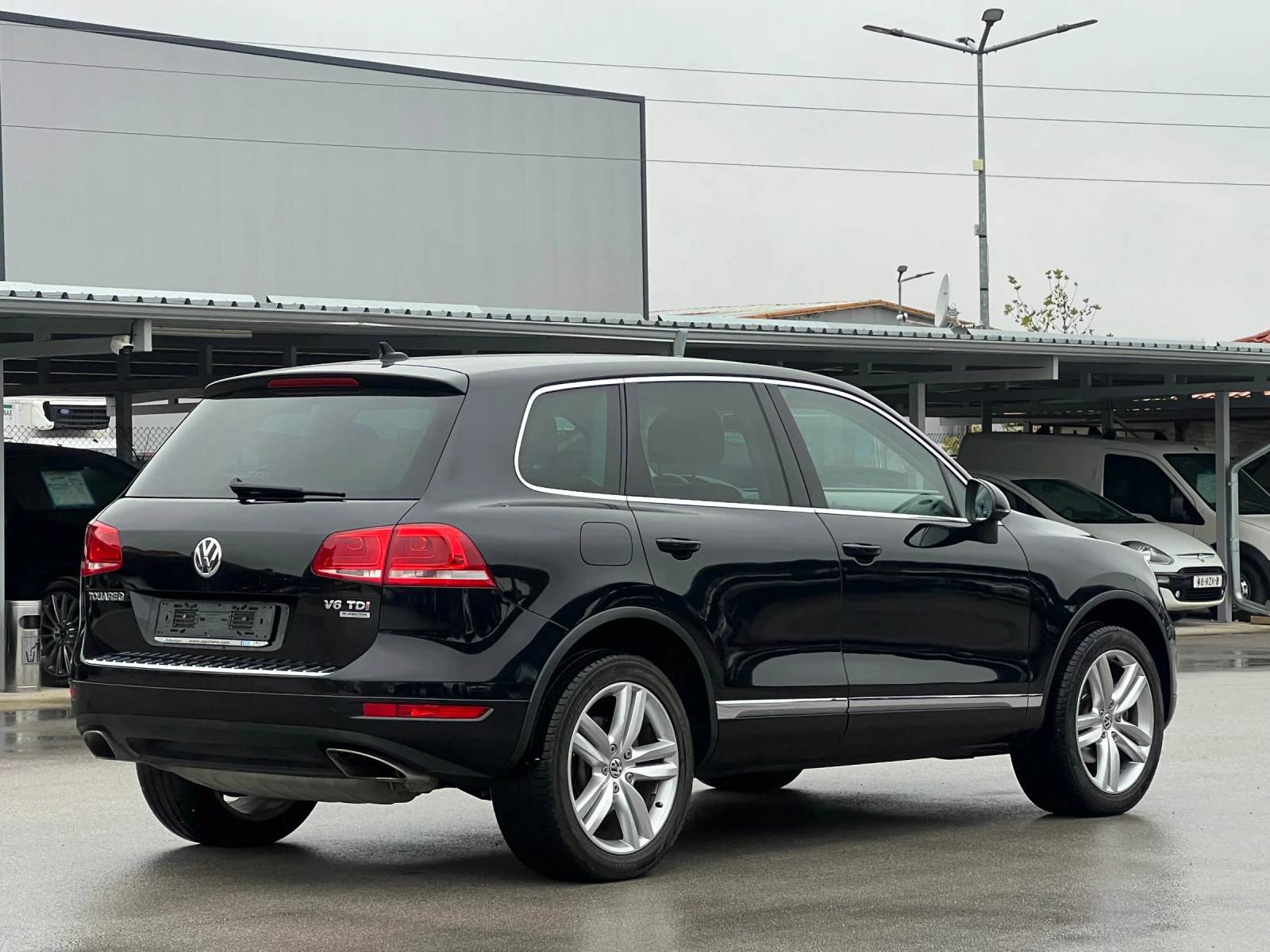 VW Touareg 3.0TDI ИТАЛИЯ АВТОМАТ - изображение 4