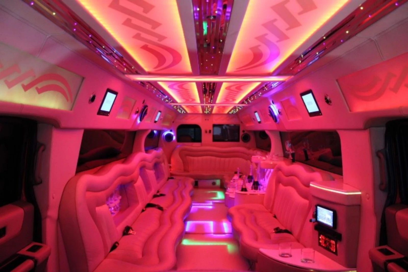 Hummer H2 Mega Hummer superstretch limousine  - изображение 7