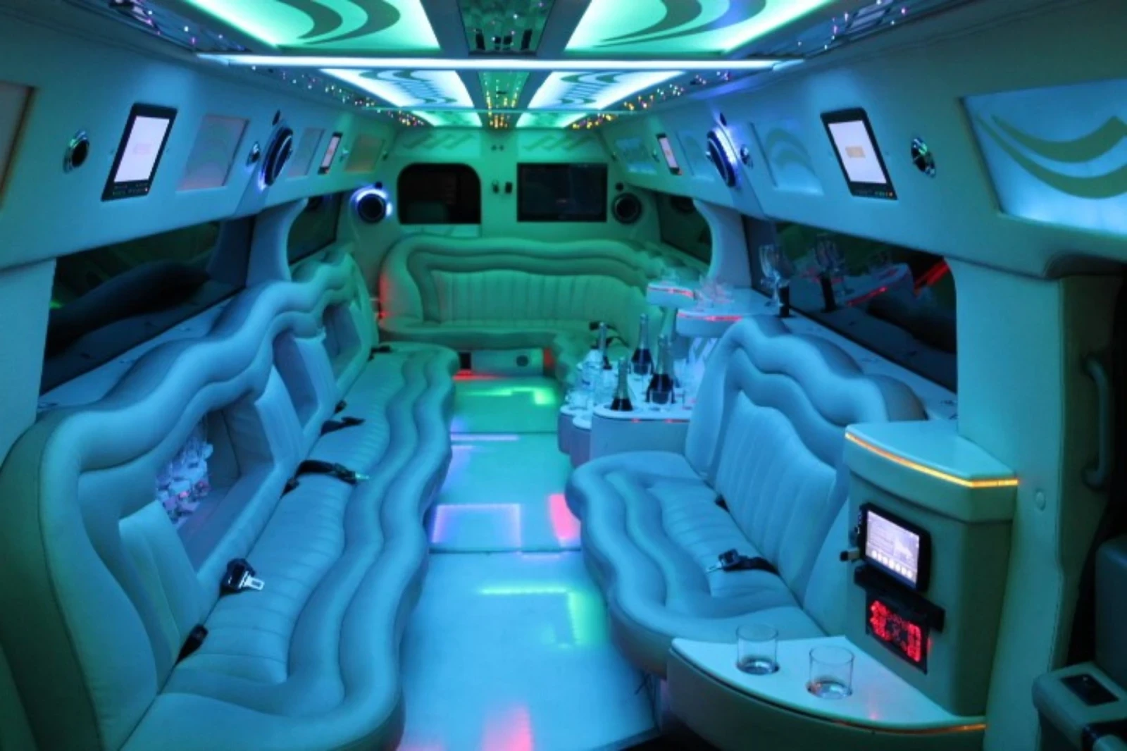 Hummer H2 Mega Hummer superstretch limousine  - изображение 4