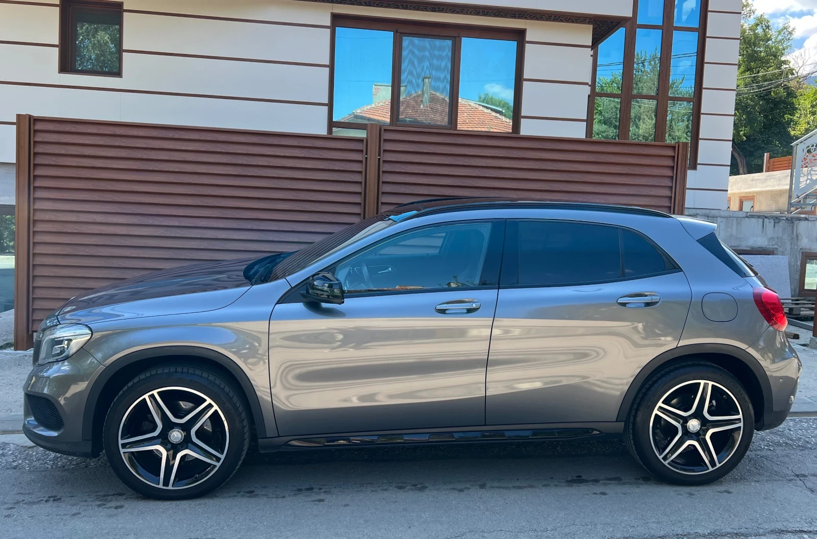 Mercedes-Benz GLA 220 AMG pack/ Панорама/ Голяма Навигация - изображение 3