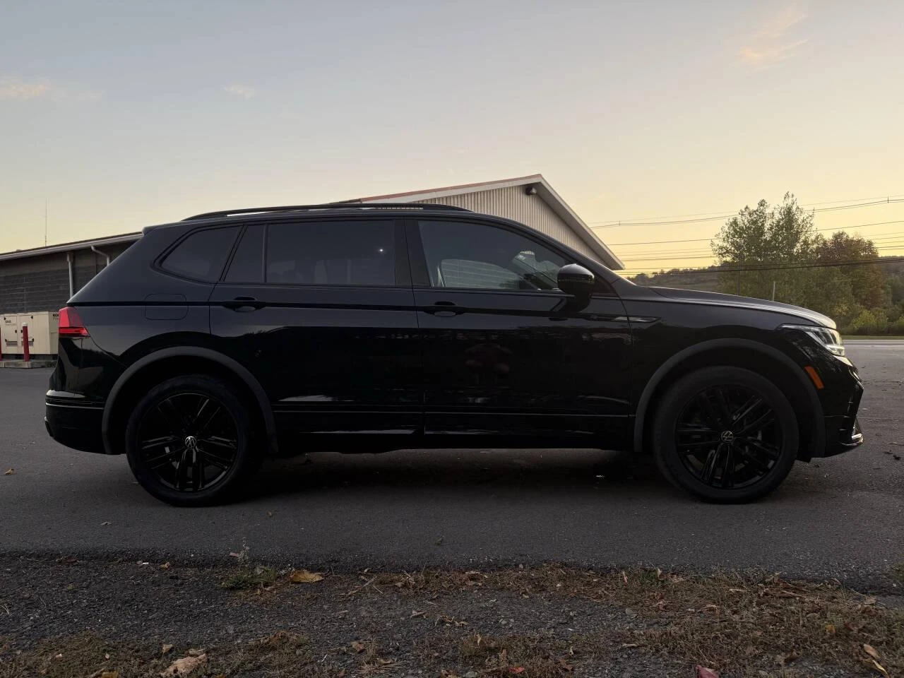 VW Tiguan R-line* Distronic* Пано* Подгреви - изображение 5