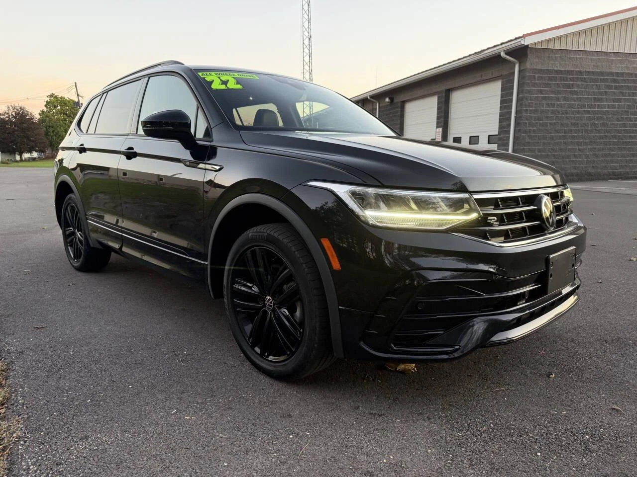 VW Tiguan R-line* Distronic* Пано* Подгреви - изображение 4