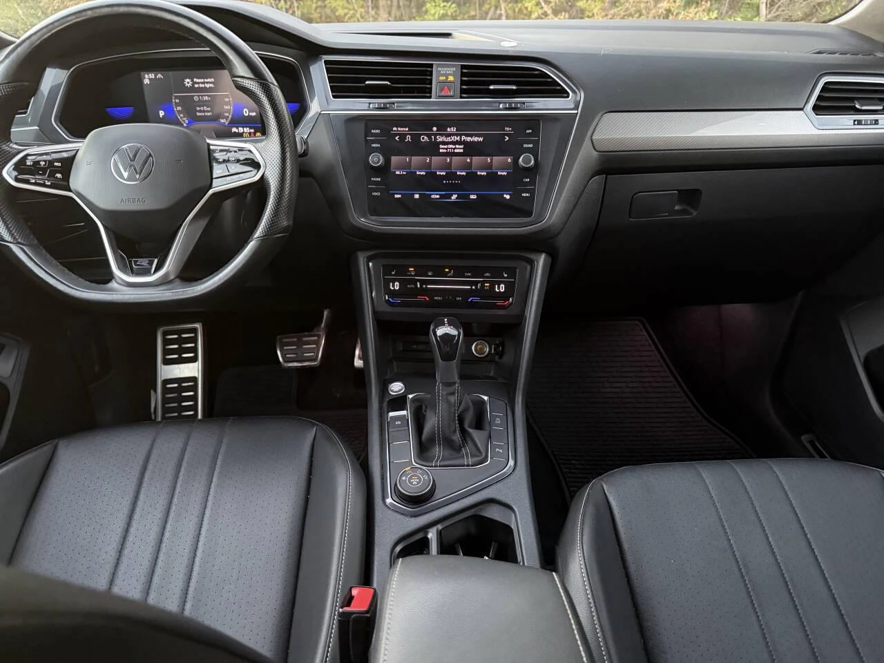 VW Tiguan R-line* Distronic* Пано* Подгреви - изображение 8