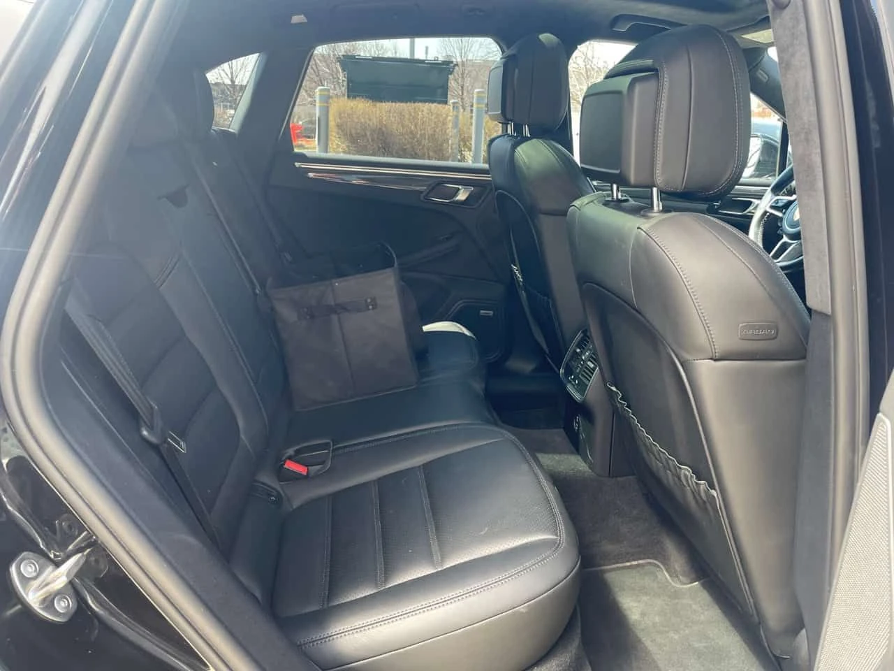 Porsche Macan  Turbo * DISTRONIC* BOSE* ОБДУХВАНЕ* , снимка 12 - Автомобили и джипове - 54580820