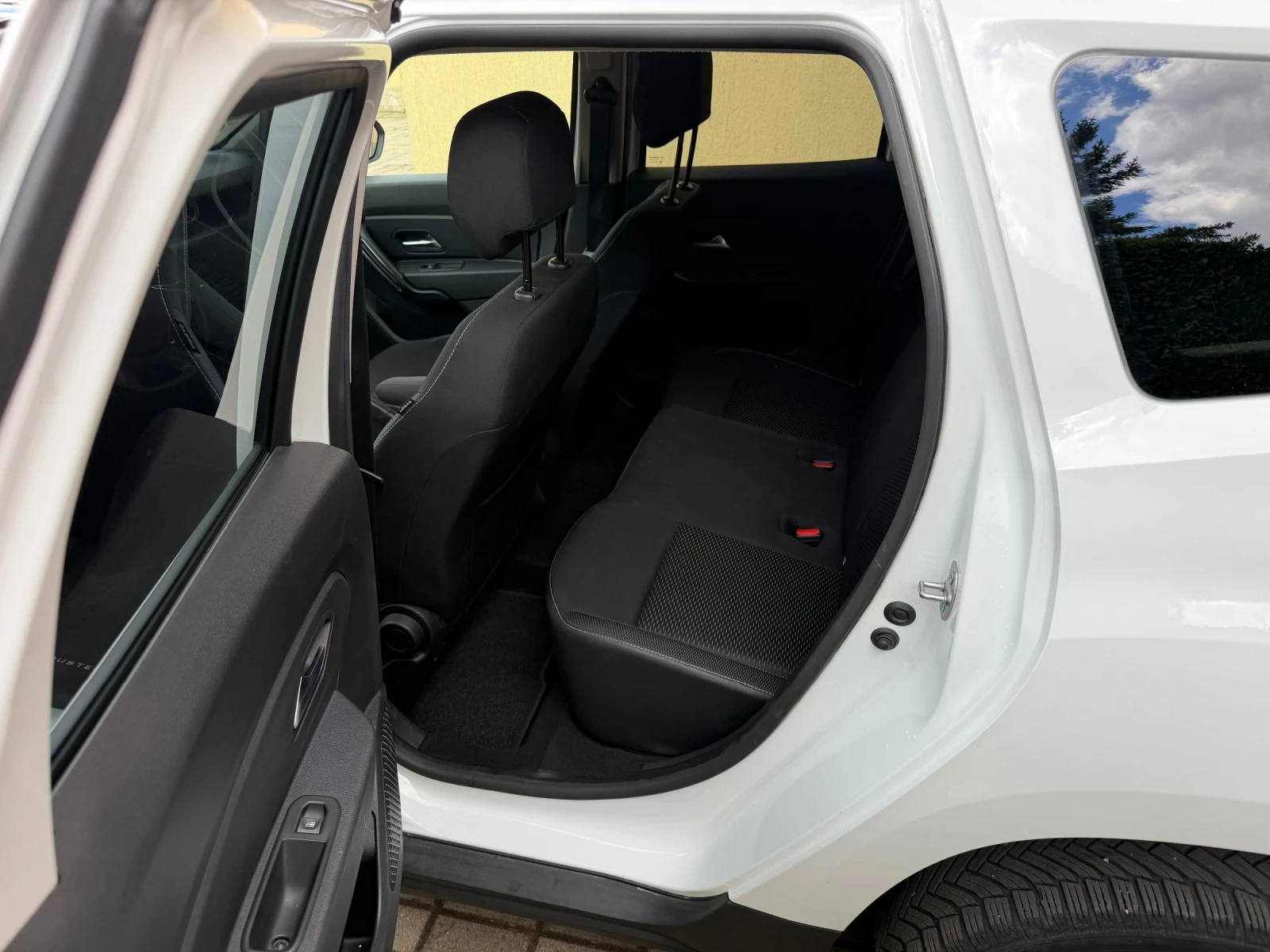 Dacia Duster 1.5 dCi, снимка 10 - Автомобили и джипове - 54893137