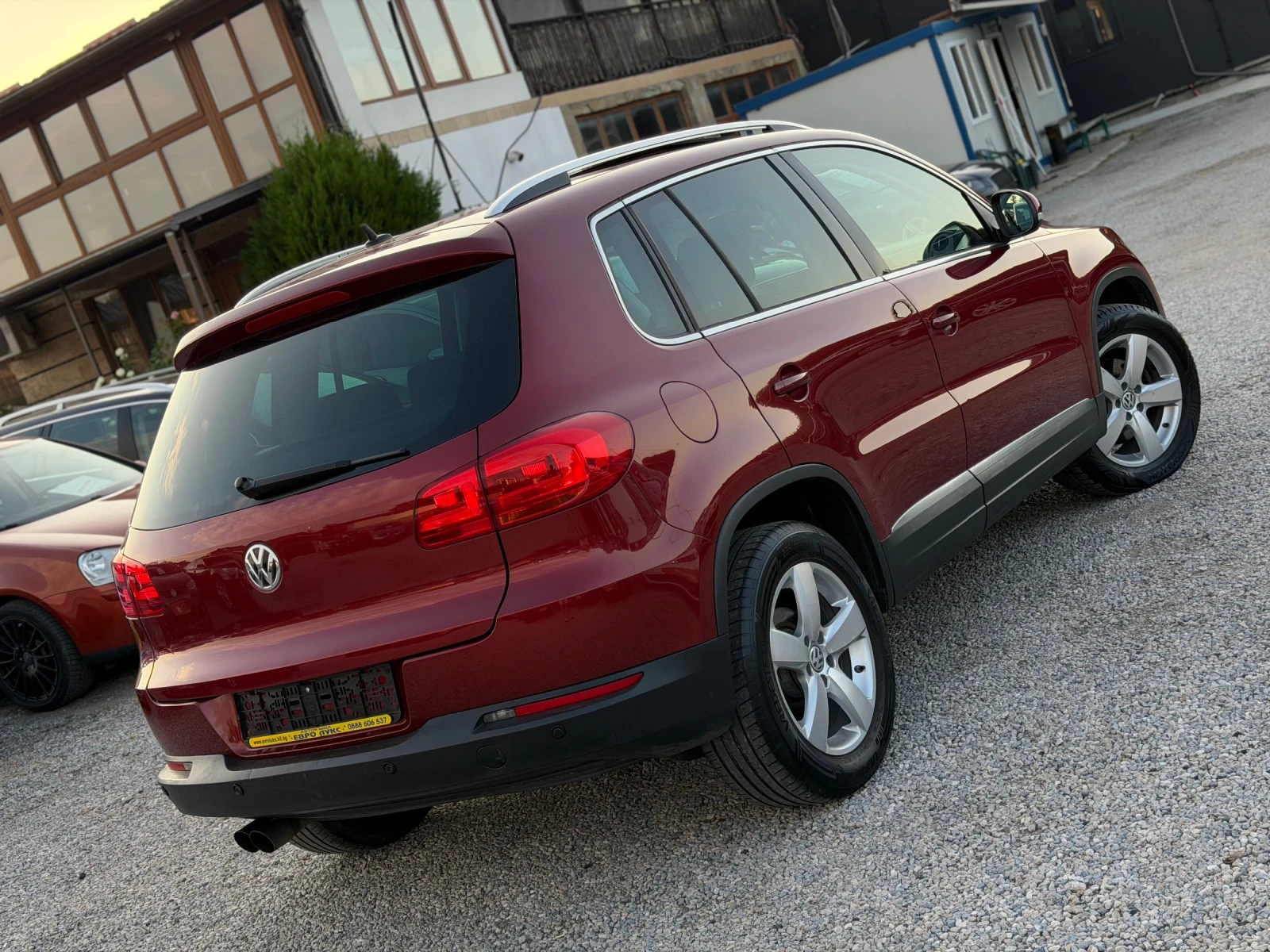 VW Tiguan 2.0TDI 140кс 6с НАВИ ПАНОРАМА АЛКАНТА СЕР-КНИЖКА , снимка 6 - Автомобили и джипове - 55197142
