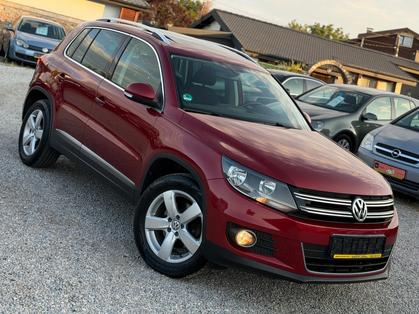 VW Tiguan 2.0TDI 140кс 6с НАВИ ПАНОРАМА АЛКАНТА СЕР-КНИЖКА 