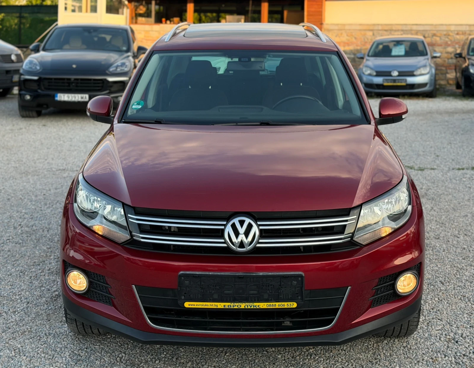 VW Tiguan 2.0TDI 140кс 6с НАВИ ПАНОРАМА АЛКАНТА СЕР-КНИЖКА , снимка 2 - Автомобили и джипове - 55197142