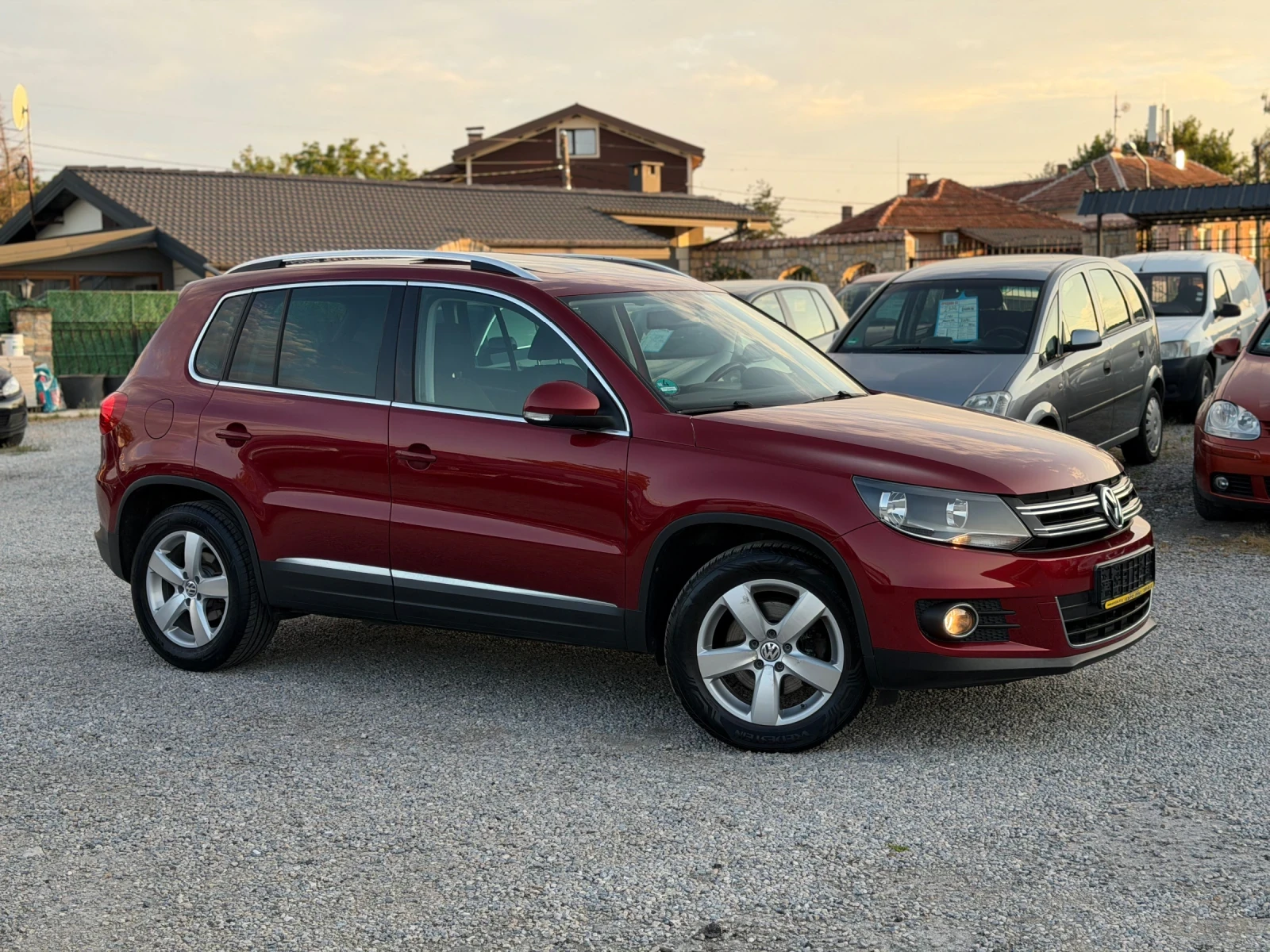 VW Tiguan 2.0TDI 140кс 6с НАВИ ПАНОРАМА АЛКАНТА СЕР-КНИЖКА , снимка 7 - Автомобили и джипове - 55197142